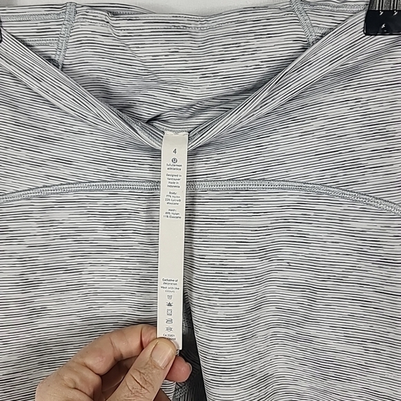 Lululemon Women's Train Times Crop 17" Cropped Leggings  Grey White Stripes Sz 4 - Picture 3 of 7